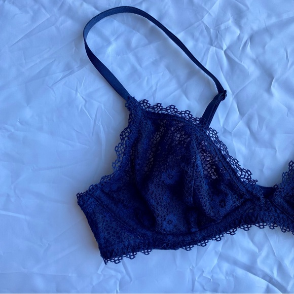 Victoria's Secret Lace Underwire Bralette Small - Picture 2 of 4